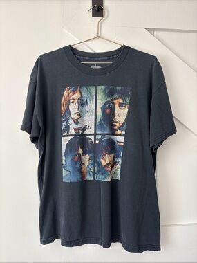 2009 Apple Corps LTD.  The Beatles Rock Band T Shirt Size Large Casual